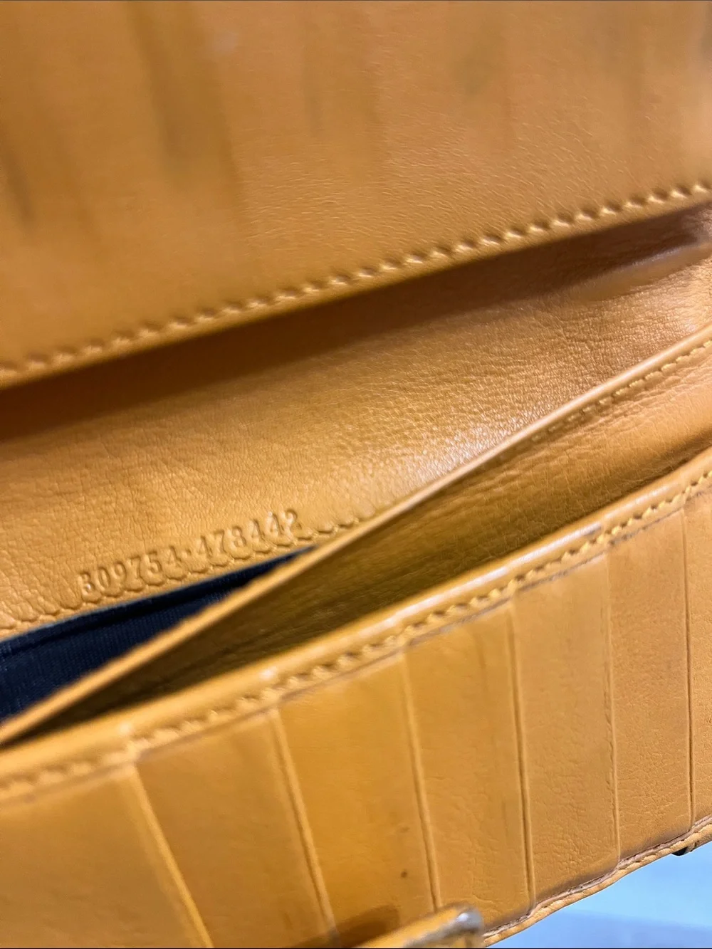 Gucci Orange Embossed GG Leather Wallet with Gold D-Ring - Picture 11 of 11